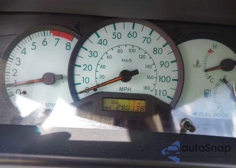 2004 Toyota Corolla Le z USA, uszkodzony, nr VIN JTDBR32E642034351